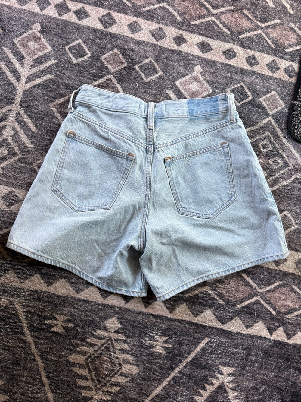 Abercrombie & Fitch Light Wash High-Rise Denim Shorts - Picture 4 of 4